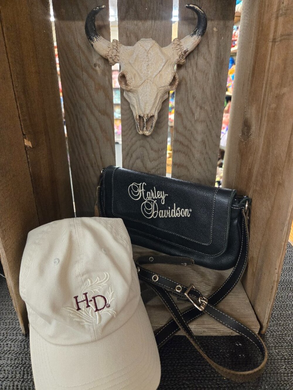 Ladies Harley Davidson Lot Black Leather Purse cream hat ballcap
